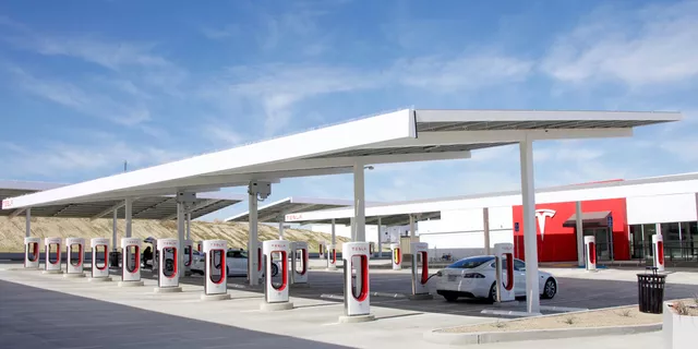 Unjuran Saham Kenderaaan Elektrik: Apple dan Tesla